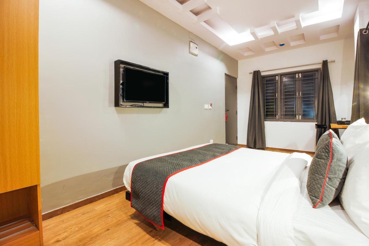 Hotel Super Townhouse Rcc Sunrise Hyderabad Exterior foto