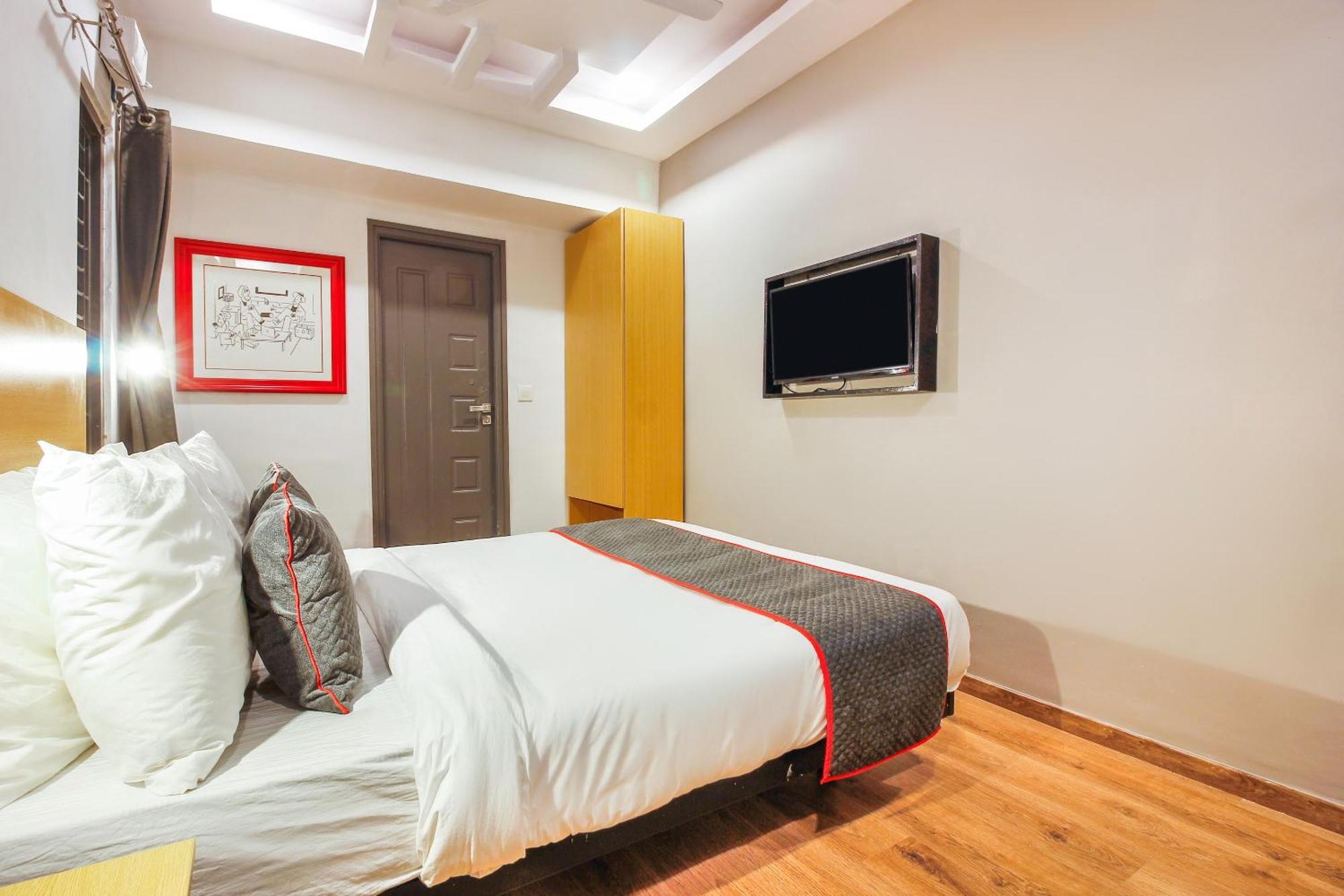 Hotel Super Townhouse Rcc Sunrise Hyderabad Exterior foto